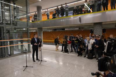 M3 underground line partial restart press conference in Budapest-stock-foto