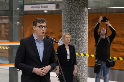 M3 underground line partial restart press conference in Budapest-stock-foto