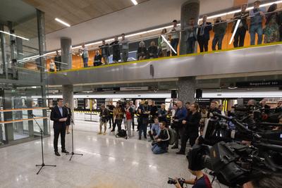 M3 underground line partial restart press conference in Budapest-stock-foto