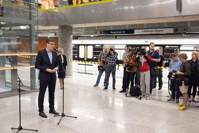 M3 underground line partial restart press conference in Budapest-stock-foto