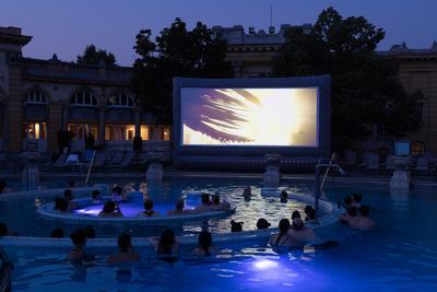 CineSpa in Szechenyi Bath in Budapest-stock-foto