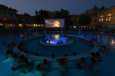 CineSpa in Szechenyi Bath in Budapest-stock-foto