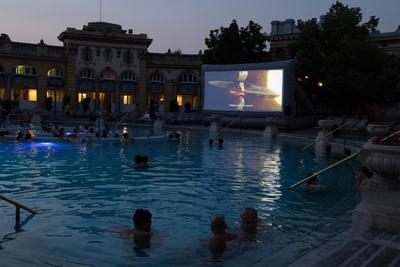 CineSpa in Szechenyi Bath in Budapest-stock-foto