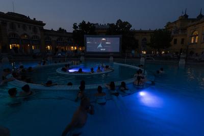 CineSpa in Szechenyi Bath in Budapest-stock-foto