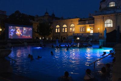 CineSpa in Szechenyi Bath in Budapest-stock-foto