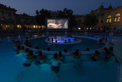 CineSpa in Szechenyi Bath in Budapest-stock-foto