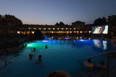 CineSpa in Szechenyi Bath in Budapest-stock-foto
