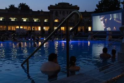 CineSpa in Szechenyi Bath in Budapest-stock-foto