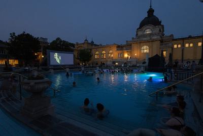 CineSpa in Szechenyi Bath in Budapest-stock-foto
