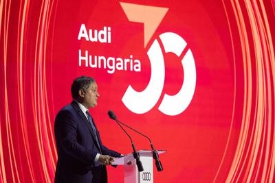 PPE engine production starts in Gyor Audi factory-stock-foto