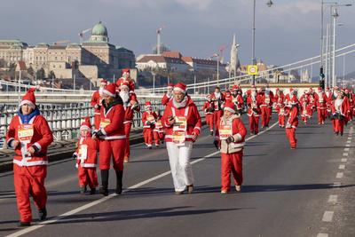 Santa Run in Budapest-stock-foto