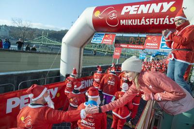 Santa Run in Budapest-stock-foto
