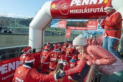 Santa Run in Budapest-stock-foto