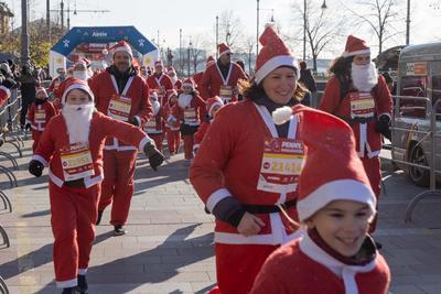 Santa Run in Budapest-stock-foto