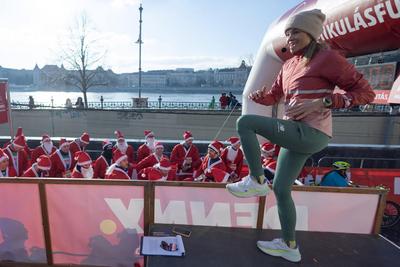 Santa Run in Budapest-stock-foto