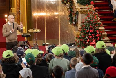 Children”s Christmas in Hungarian Parliament-stock-photo