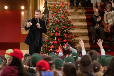 Children”s Christmas in Hungarian Parliament-stock-photo