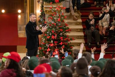 Children”s Christmas in Hungarian Parliament-stock-photo