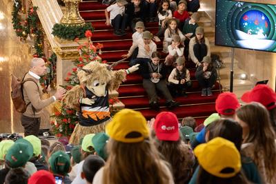 Children”s Christmas in Hungarian Parliament-stock-photo