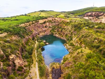 Tarcali bánya tó-stock-foto