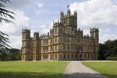 Highclere Castle, home of the Earl of Carnarvon, the 5th Earl famous for his archaeological work in Egypt, and the location for the BBC serial Downton Abbey, Hampshire, England, United Kingdom, Europe-stock-photo