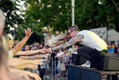 Újfehértó Fürtös fesztivál 2019. Fellépő sztárvendég Csordás Tibor.-stock-foto