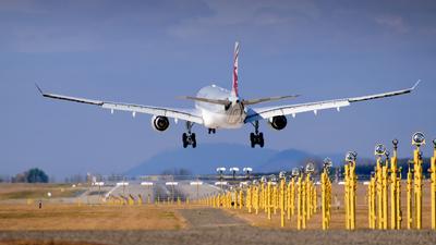 Repülőgép pár méter múlva leszáll-stock-foto