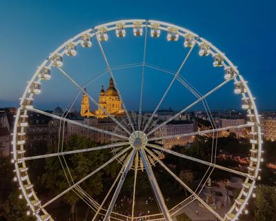 Budapest eye with St. Stephen basilica-stock-foto