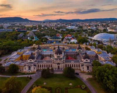 Aerial photo of Szechenyi thermal bath, Budapest, Hungary-stock-foto