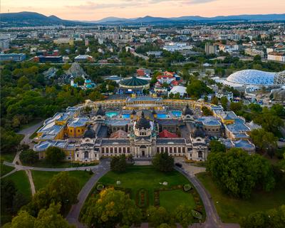 Aerial photo of Szechenyi thermal bath, Budapest, Hungary-stock-foto