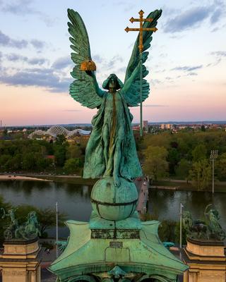 Gabriel Arkangel statue, Millenium Monument, Heroes Square, Budapest-stock-photo