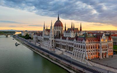 Parliament building at the bank of Danube river, Budapest, Hungary-stock-foto