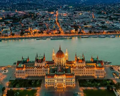 Parliament building at the bank of Danube river, Budapest, Hungary-stock-foto