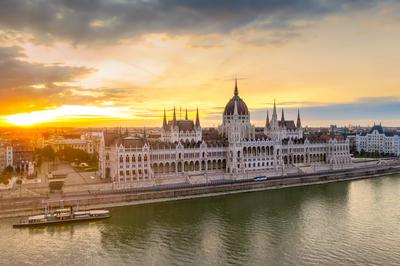 Parliament building at the bank of Danube river, Budapest, Hungary-stock-foto