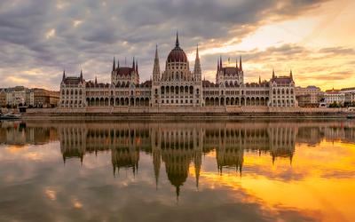 Parliament building at the bank of Danube river, Budapest, Hungary-stock-foto