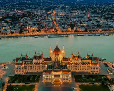 Parliament building at the bank of Danube river, Budapest, Hungary-stock-foto