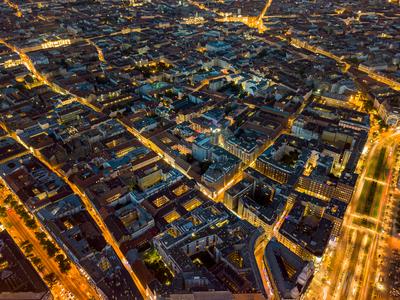 Budapest night streetscape-stock-foto