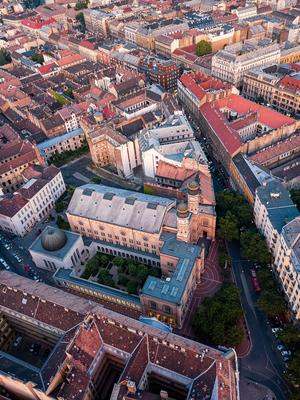 Aerial view about Jewish Synagogue in Budapest downtown. Famoust tourist attraction in Budapest.-stock-foto