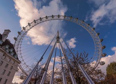 The Coca-cola London eye with perspective-stock-foto