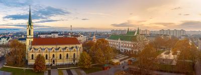 Fantastic high quality photos about center of Ujpest with City hall and Queen of Heaven church.-stock-foto