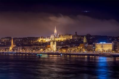 Night citydcape about Budapest with Fishermens bastion and Matthias church-stock-foto