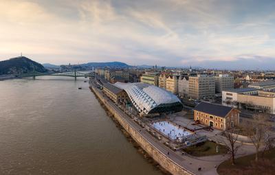 Europe Hungary Budapest. Balna shopping mall-stock-foto