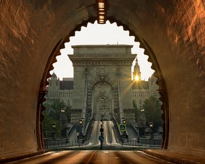 Hungary Budapest. Szechenyi Chain bridge from unusual view piont.-stock-foto