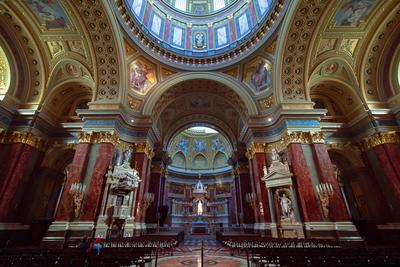 05.21. 2020. Inside of St Stephens cathedral  (Szent Istvan bazilika) in budapest Hungary. Amazing cupola and alatar with fantastic fresco. Built in 1868. Hungarian religious hearitage.-stock-foto