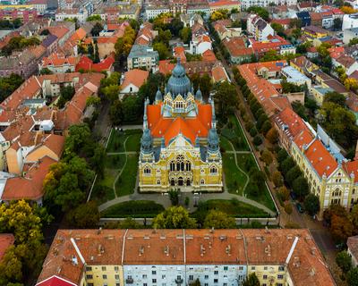 Aerial cityscape with new synagogue about Szeged Hungary-stock-foto