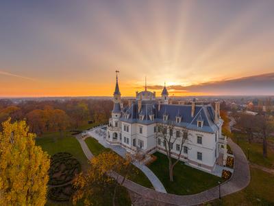 Botaniq castle in Tura City Hungary-stock-foto