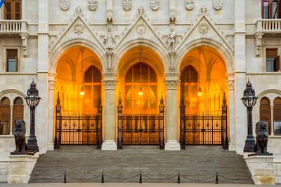 Hungarian Parliament Building in Budapest-stock-foto