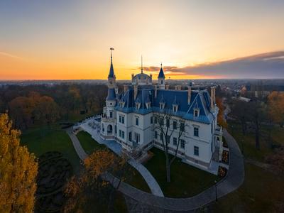 Botaniq castle in Tura City Hungary-stock-foto