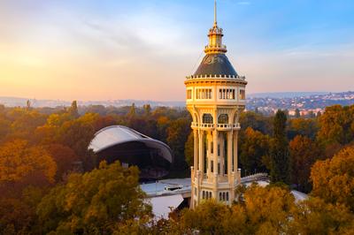 Water tower in Margaret island Budapest Hungary-stock-foto