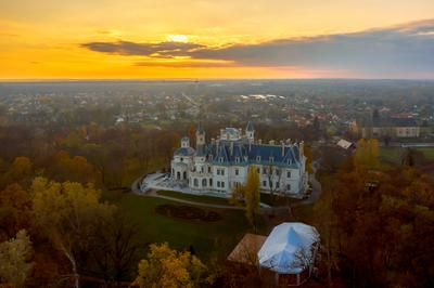 Botaniq castle in Tura City Hungary-stock-foto